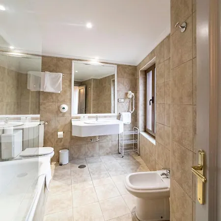 فندق Restaurante De Torres 2*